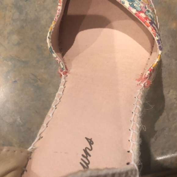 Floral Wedges Sz9 Like New - Picture 5 of 6